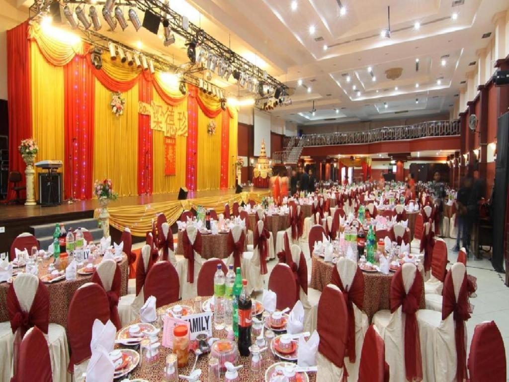 Hotel Tarakan Plaza Exterior foto