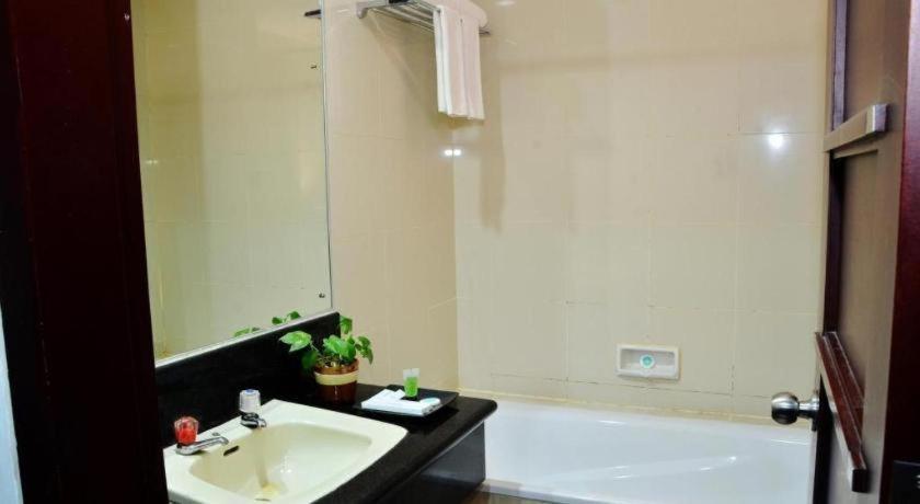 Hotel Tarakan Plaza Exterior foto